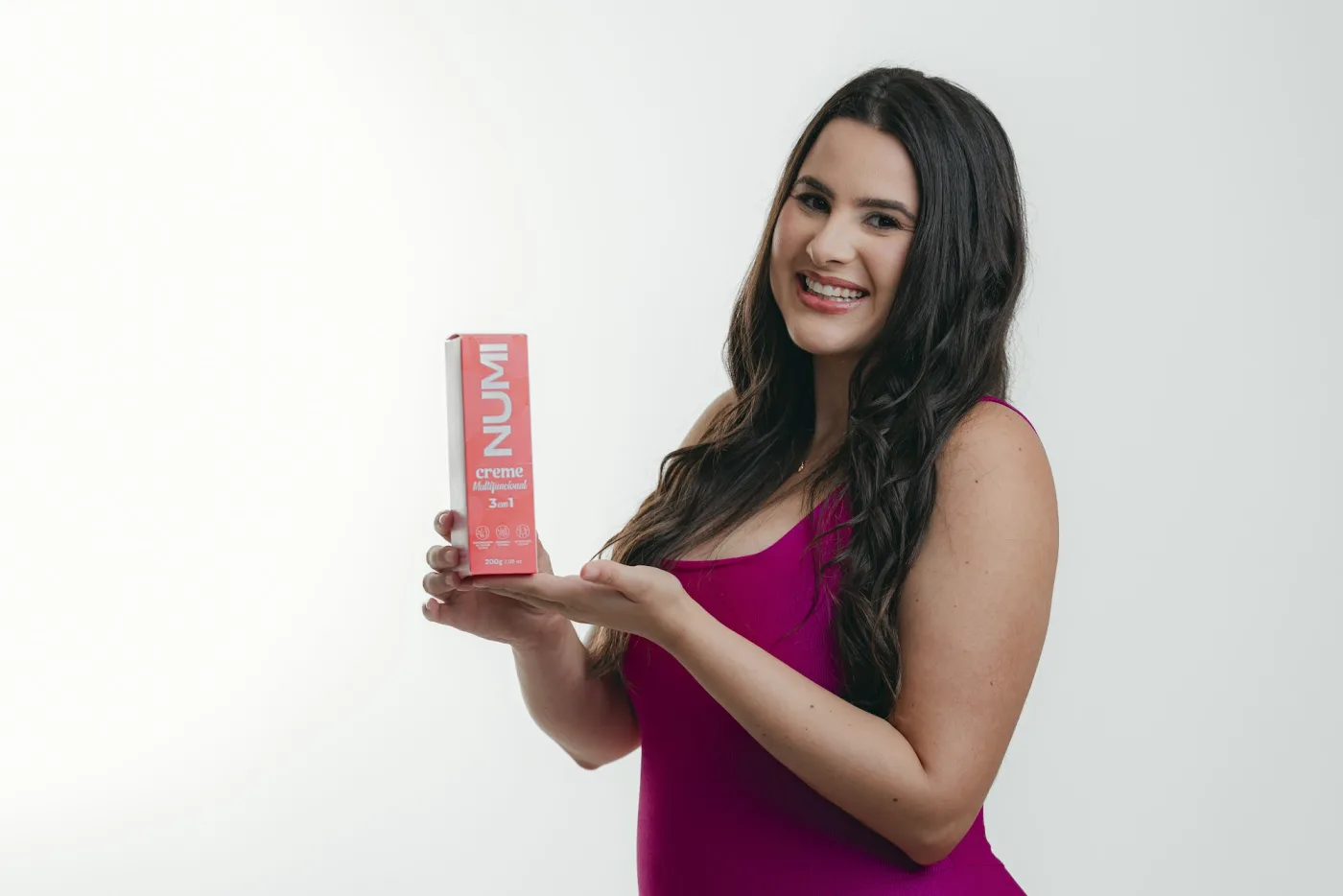 Caixa do creme NUMI 3 em 1